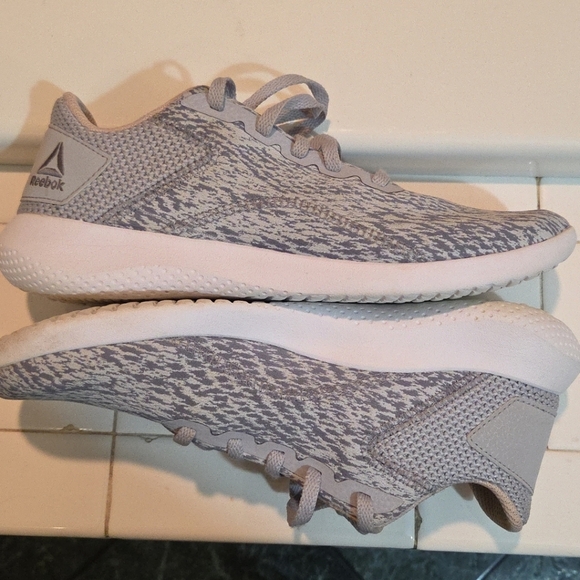 Reebok Women's Ardara 2.0 Walking Shoe Gray White Size 8 - Picture 3 of 8